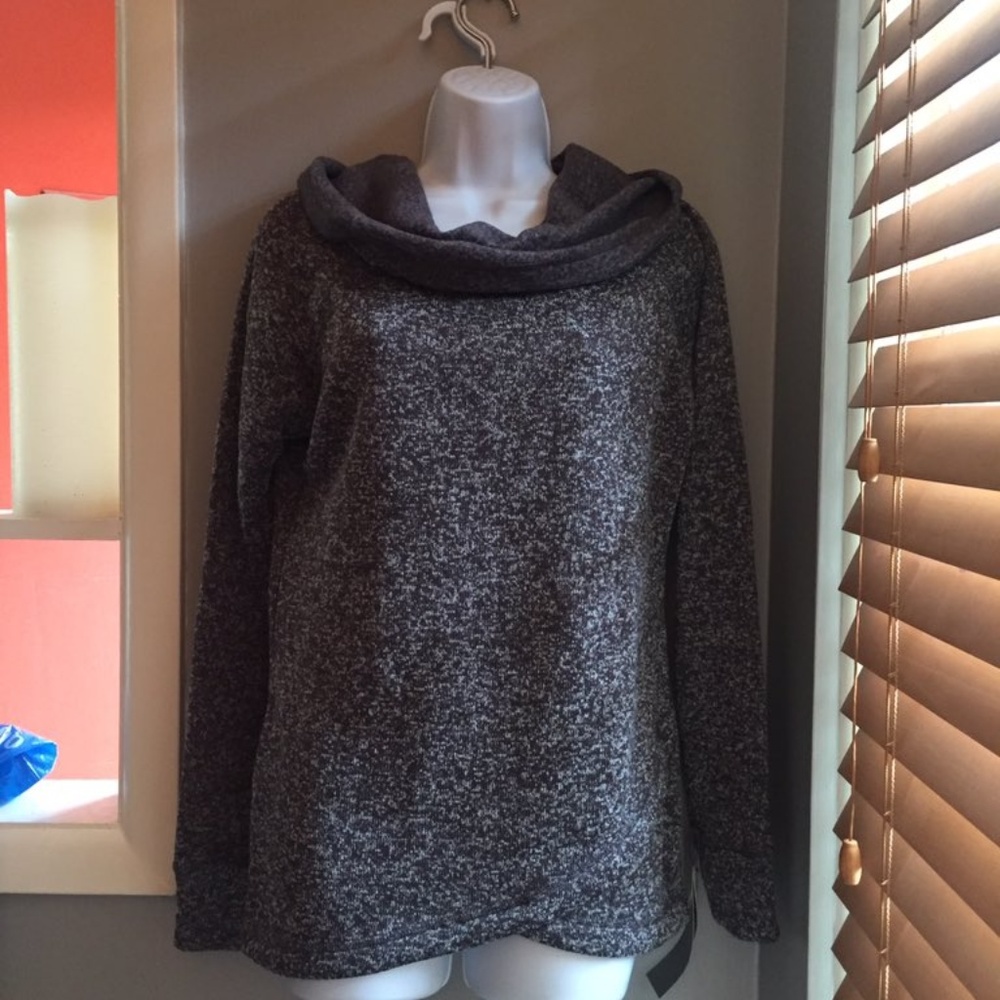 NWT MACY'S SUPER SOFT PURPLE SWEATER SIZE SMALL !!